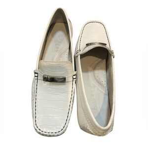 NWOT- Lauren Ralph Lauren, -Elegant White leather Loafers for Women’s